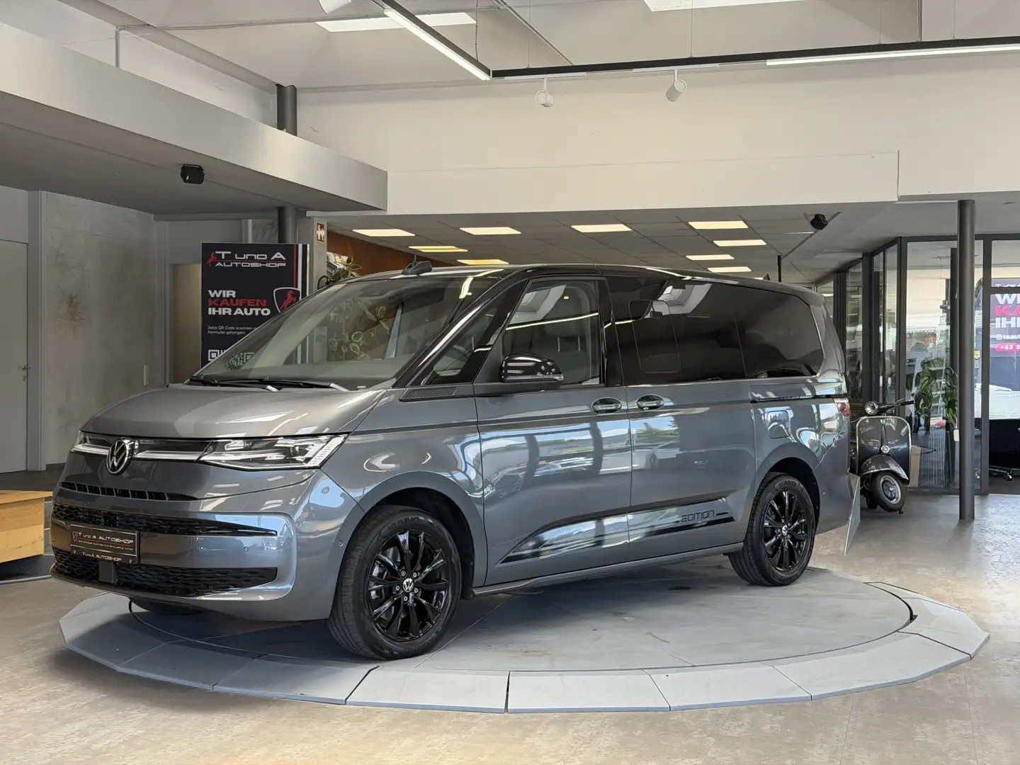 Volkswagen T7 Multivan DSG Edition Lang Easy Open 7-Sitzer *Pano*18Zoll*K Grau - 1