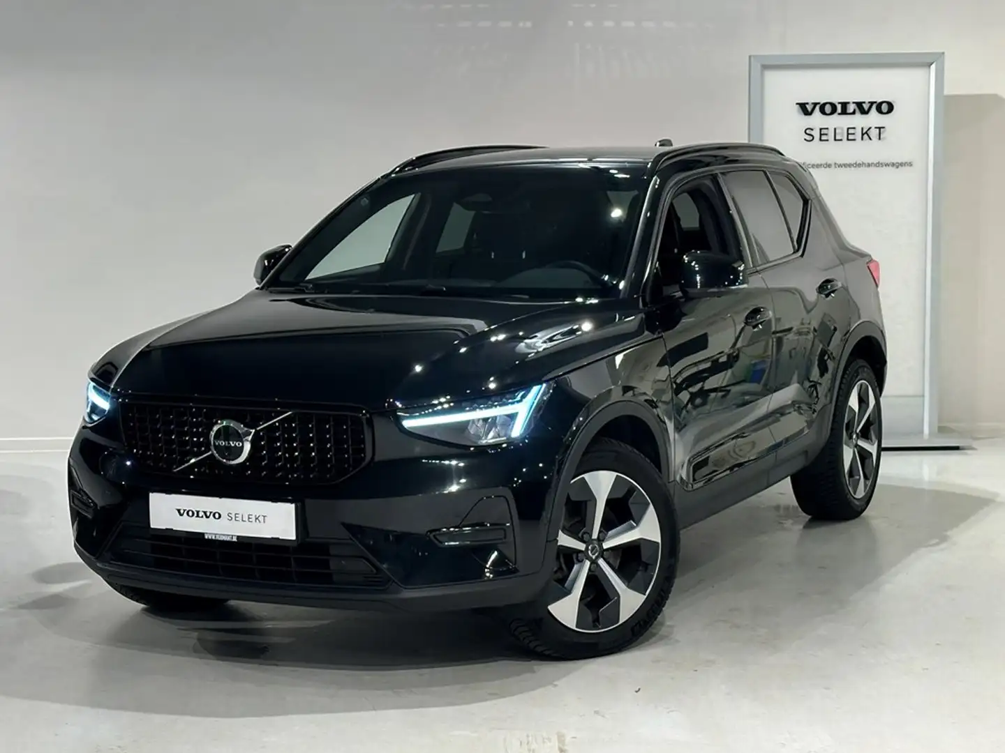 Volvo XC40 B3 Mild Hybride Dark Plus Zwart - 1