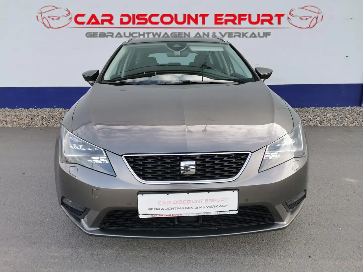 SEAT Leon ST 1.6 TDI Style+LED+Alcantara+Navi+DSG+DAB+AHZV+ Grau - 1