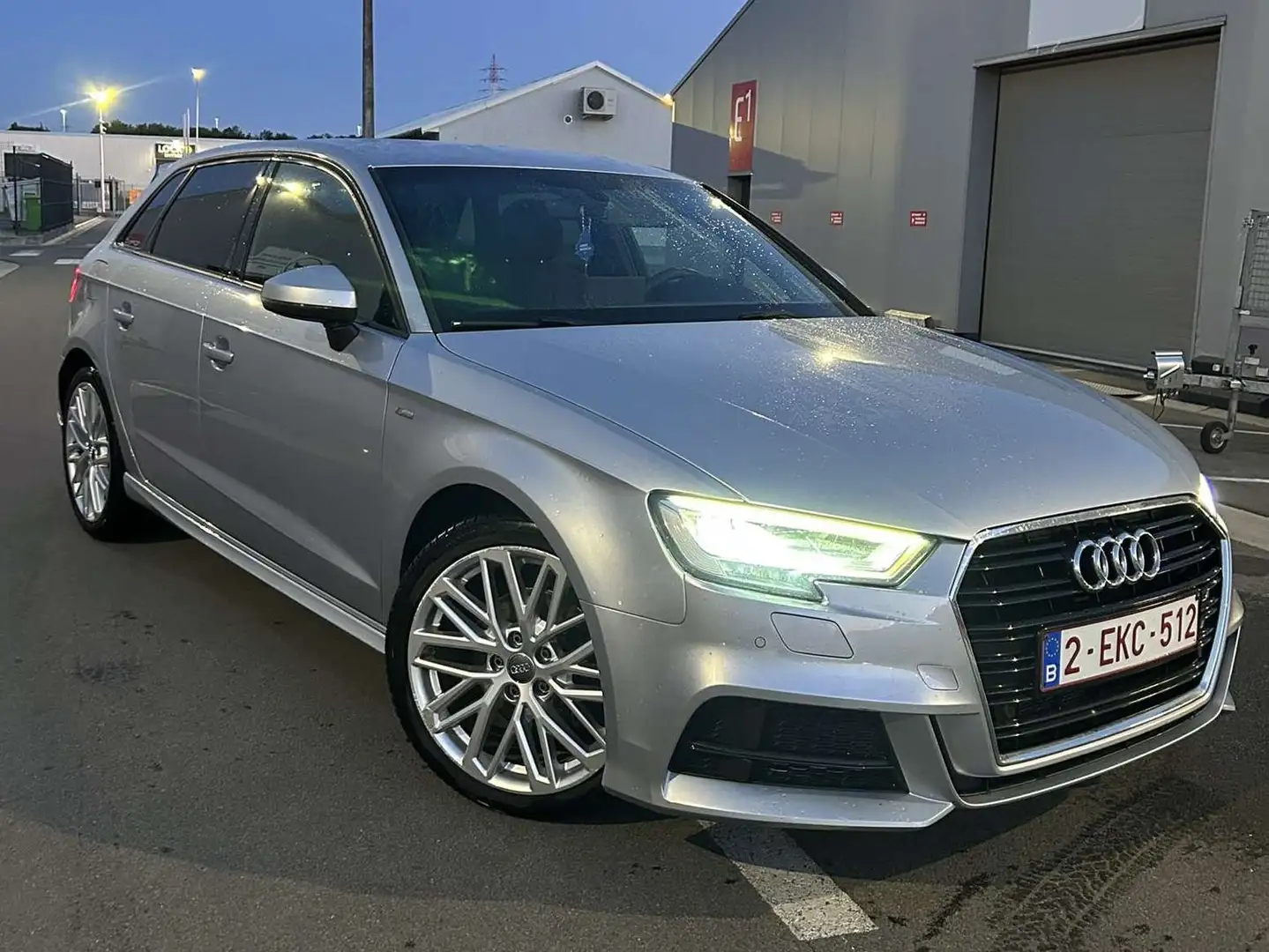 Audi A3 A3 Sportback 1.6 TDi Business Edition S tronic Argent - 1