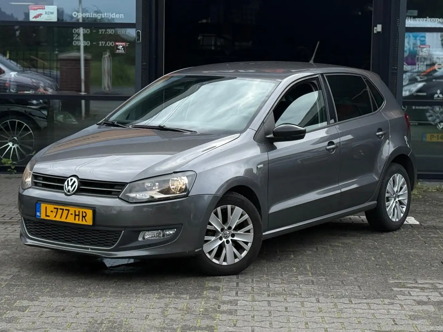 Volkswagen Polo 1.2 Match AIRCO/CARPLAY/CRUISE/STLVRM/PDC/APK 1-6- Grijs - 2