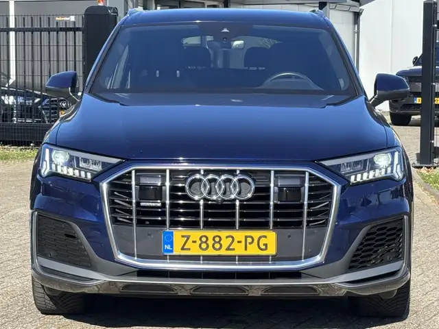 Audi Q7 view 2
