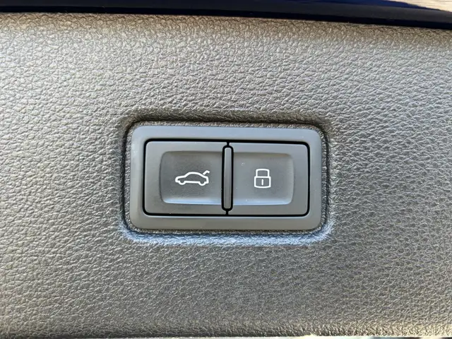 Audi Q7 view 11