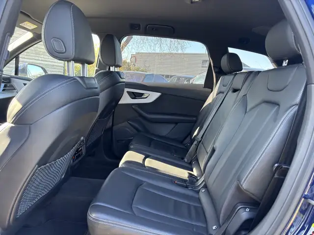 Audi Q7 view 13