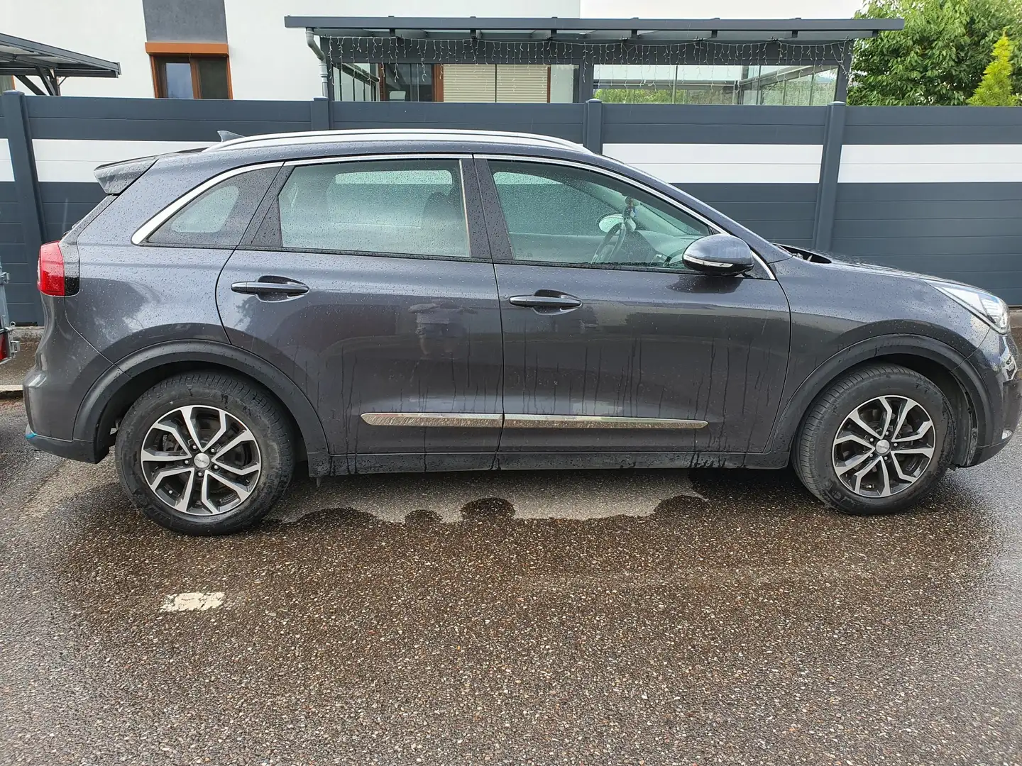Kia Niro 1,6 GDI GPF Plug-In Hybrid PHEV Silber DCT Grau - 1