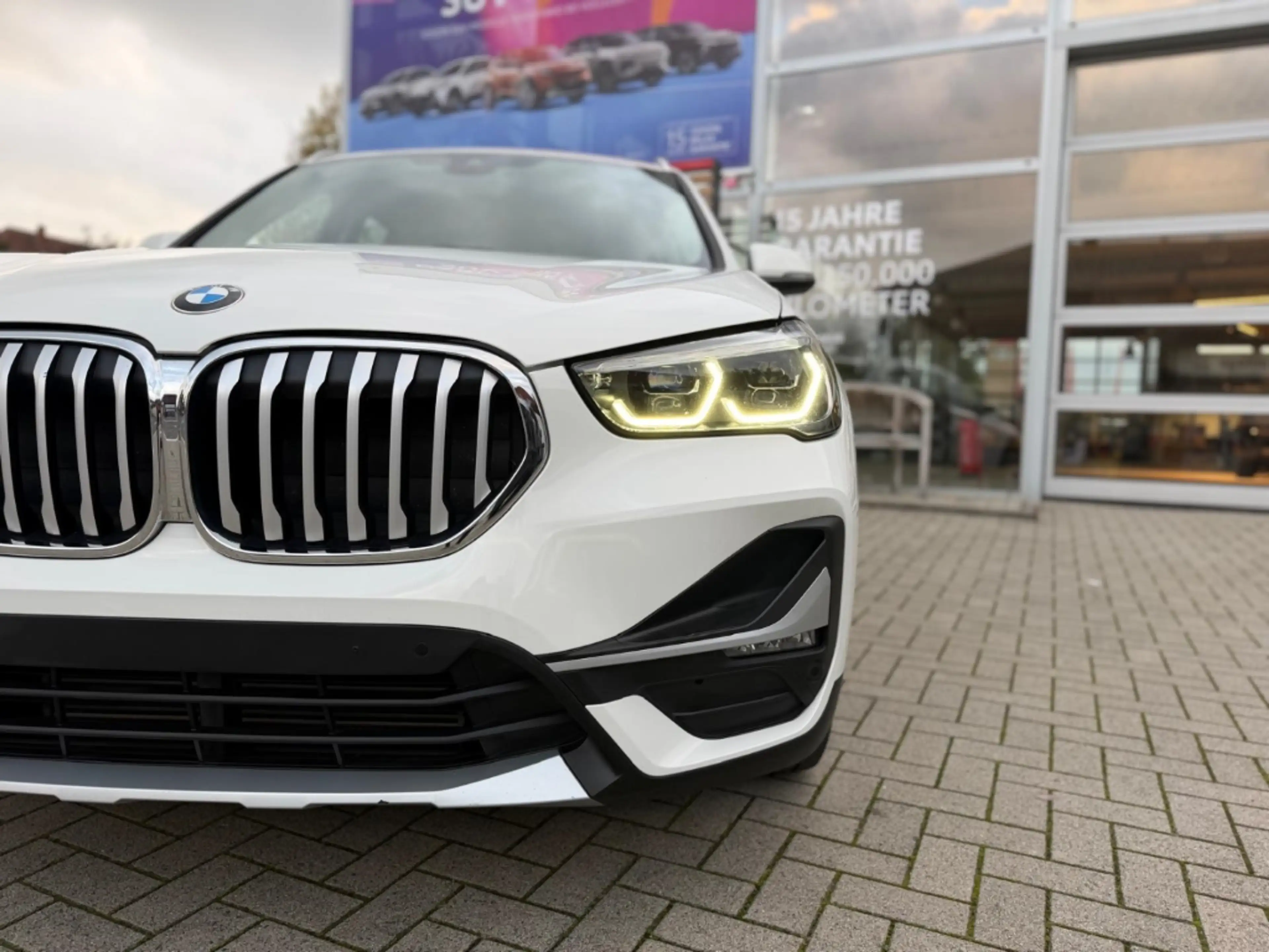 BMW X1 sDrive 18 i xLine HUD Navi LED El. Heckklappe — photo 8