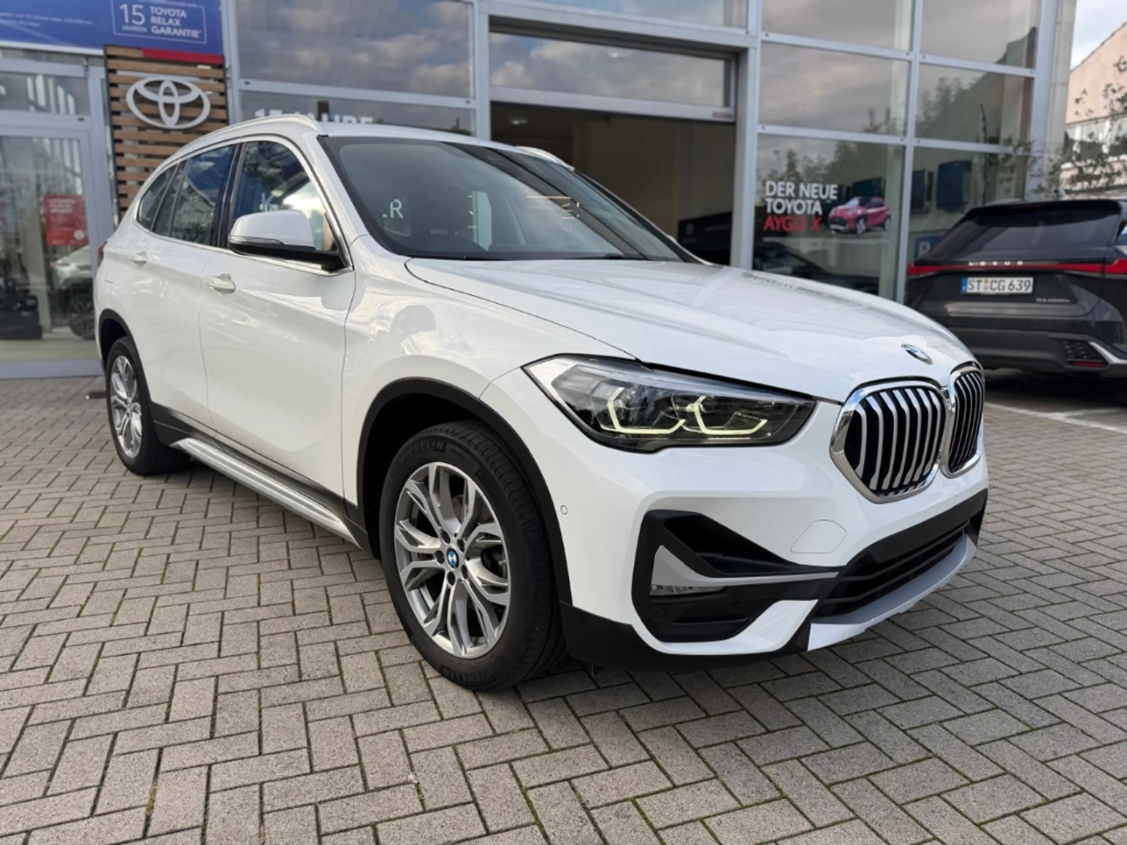 BMW X1 sDrive 18 i xLine HUD Navi LED El. Heckklappe
