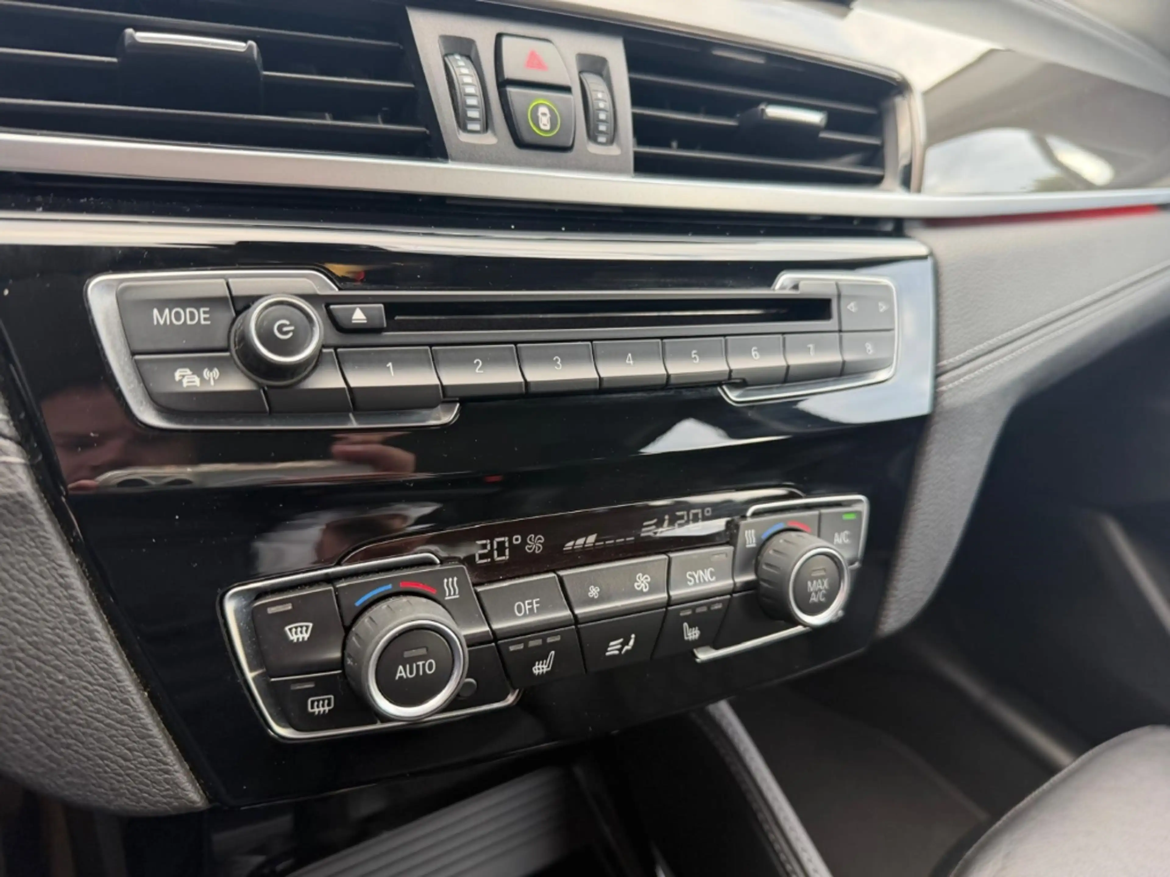 BMW X1 sDrive 18 i xLine HUD Navi LED El. Heckklappe — photo 16