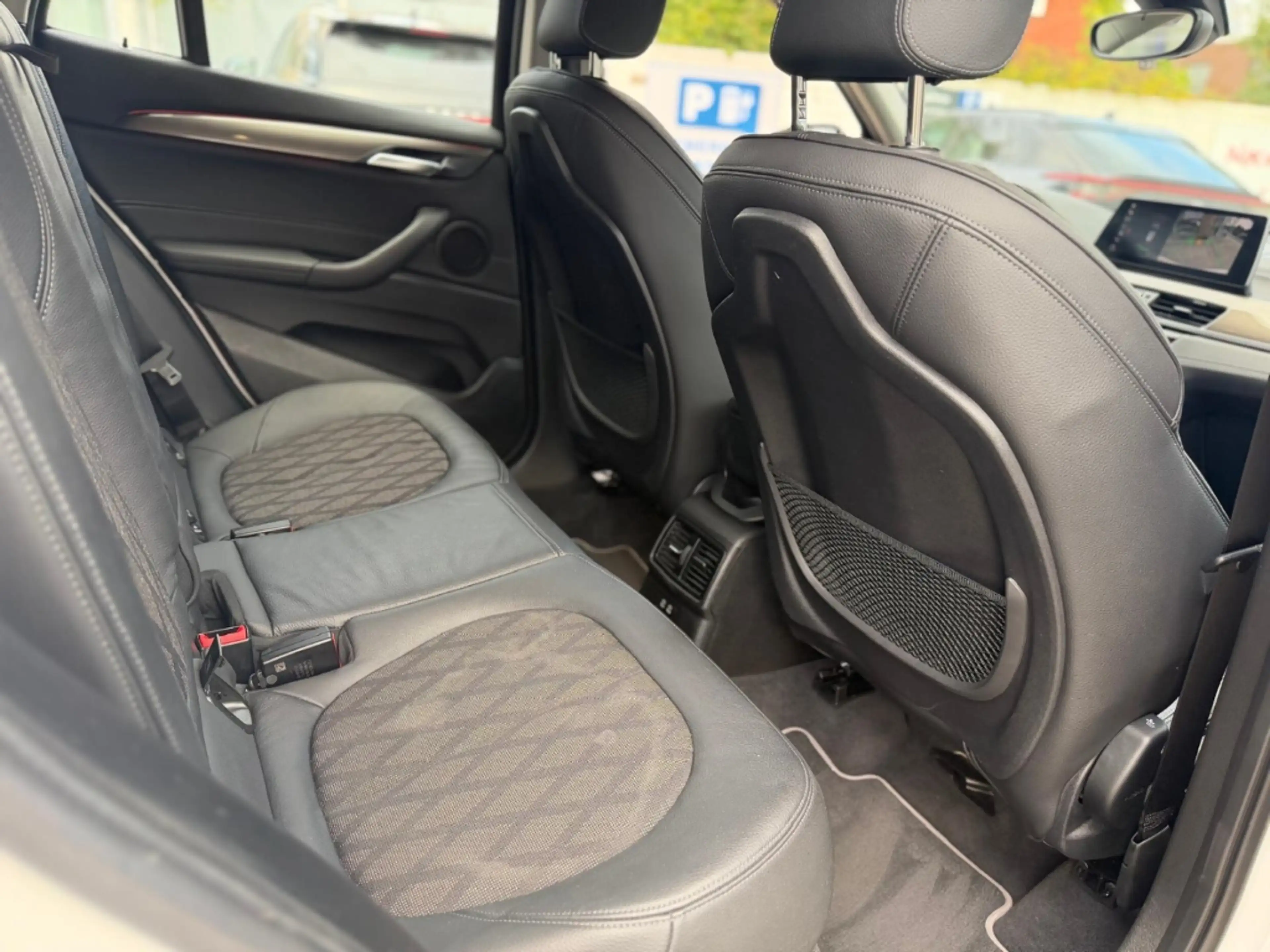 BMW X1 sDrive 18 i xLine HUD Navi LED El. Heckklappe — photo 13