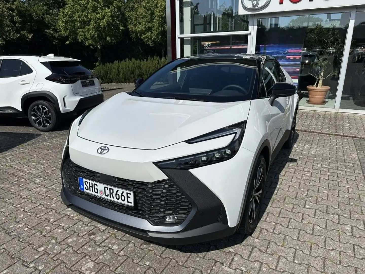 Toyota C-HR 2.0 Plug-in-Hybrid Team Deutschland Weiß - 1
