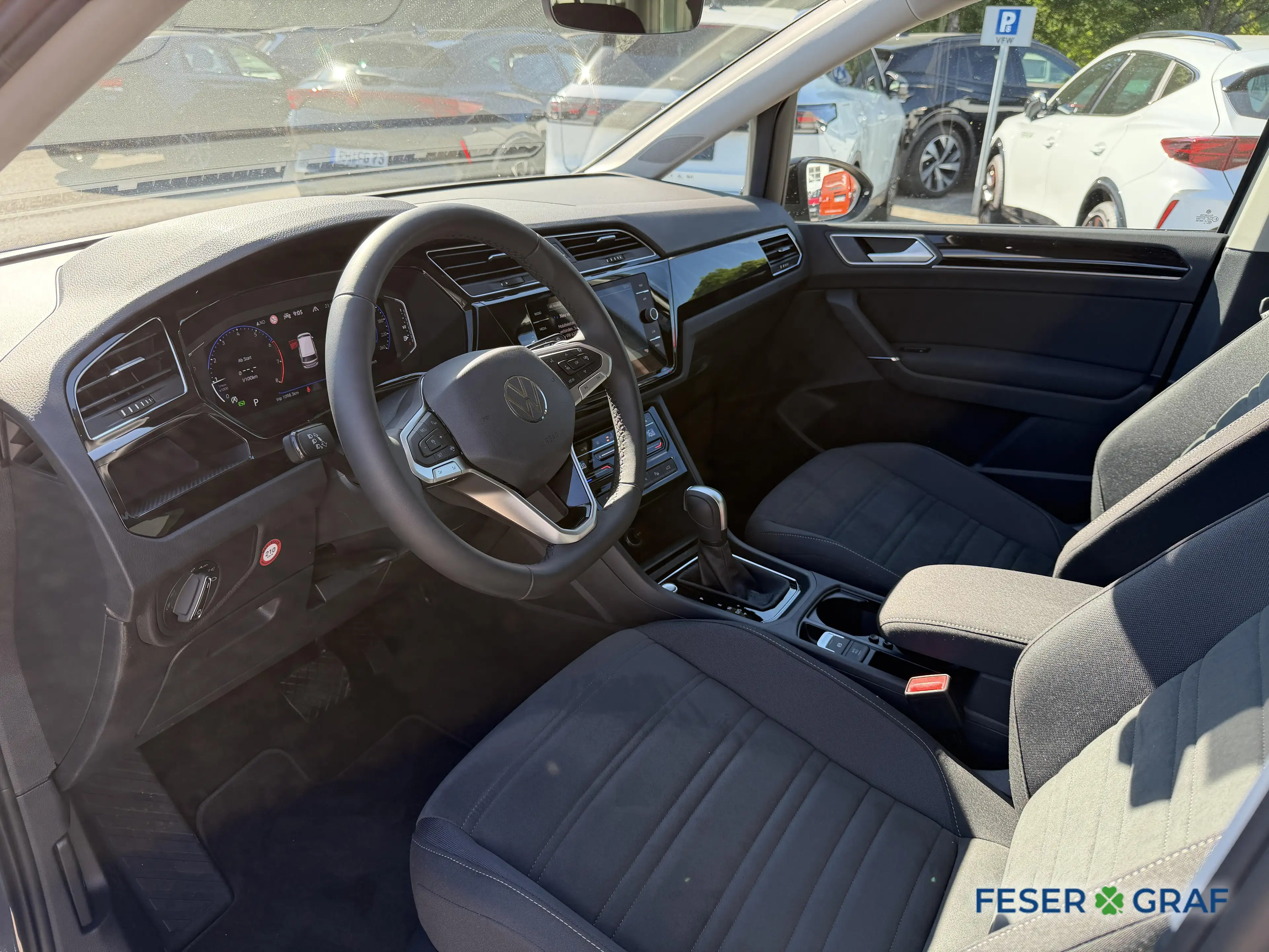 Volkswagen Touran 1,5 TSI DSG Highline BLACK NAVI KAM AHK — photo 9