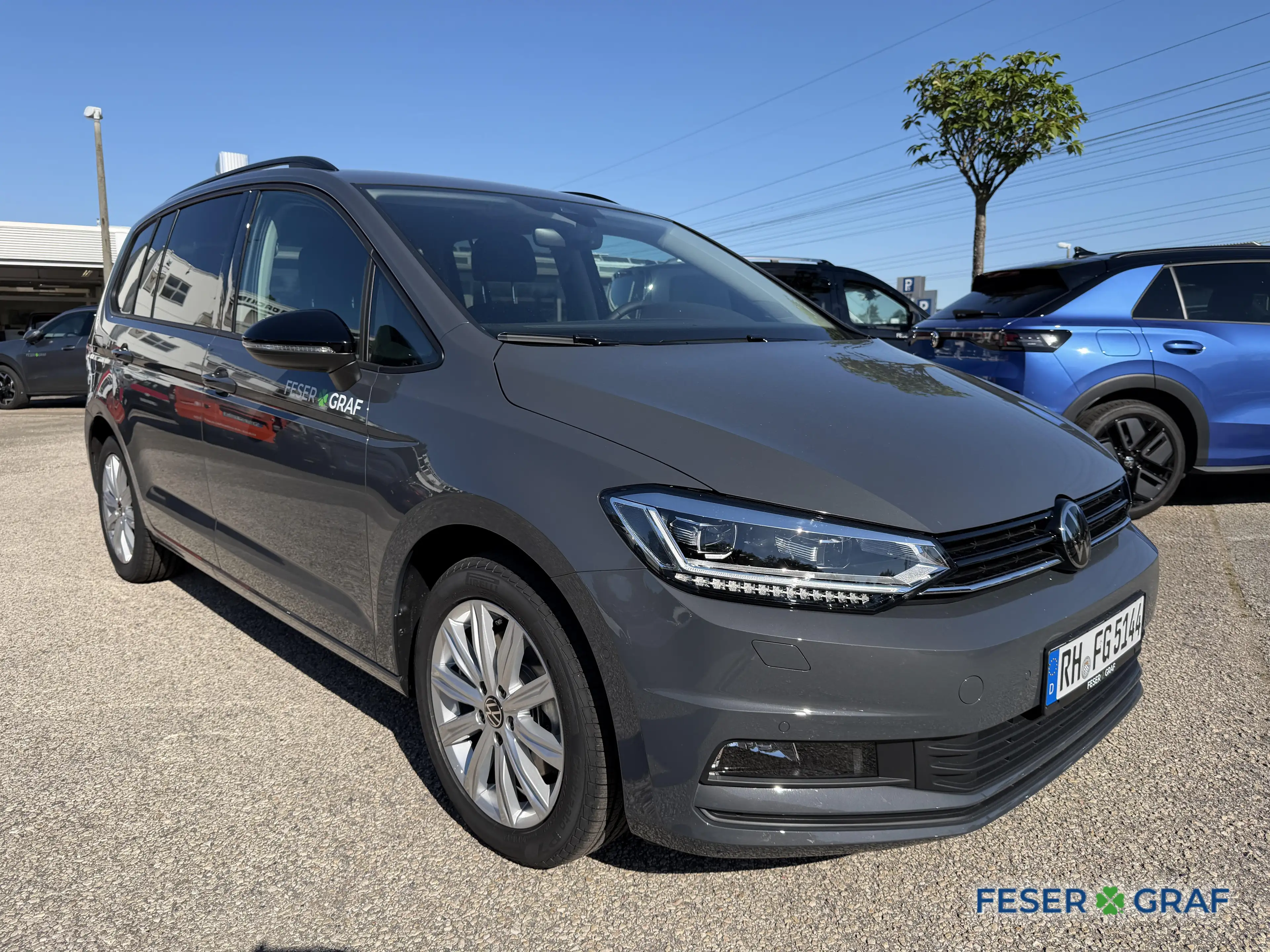 Volkswagen Touran 1,5 TSI DSG Highline BLACK NAVI KAM AHK — photo 3