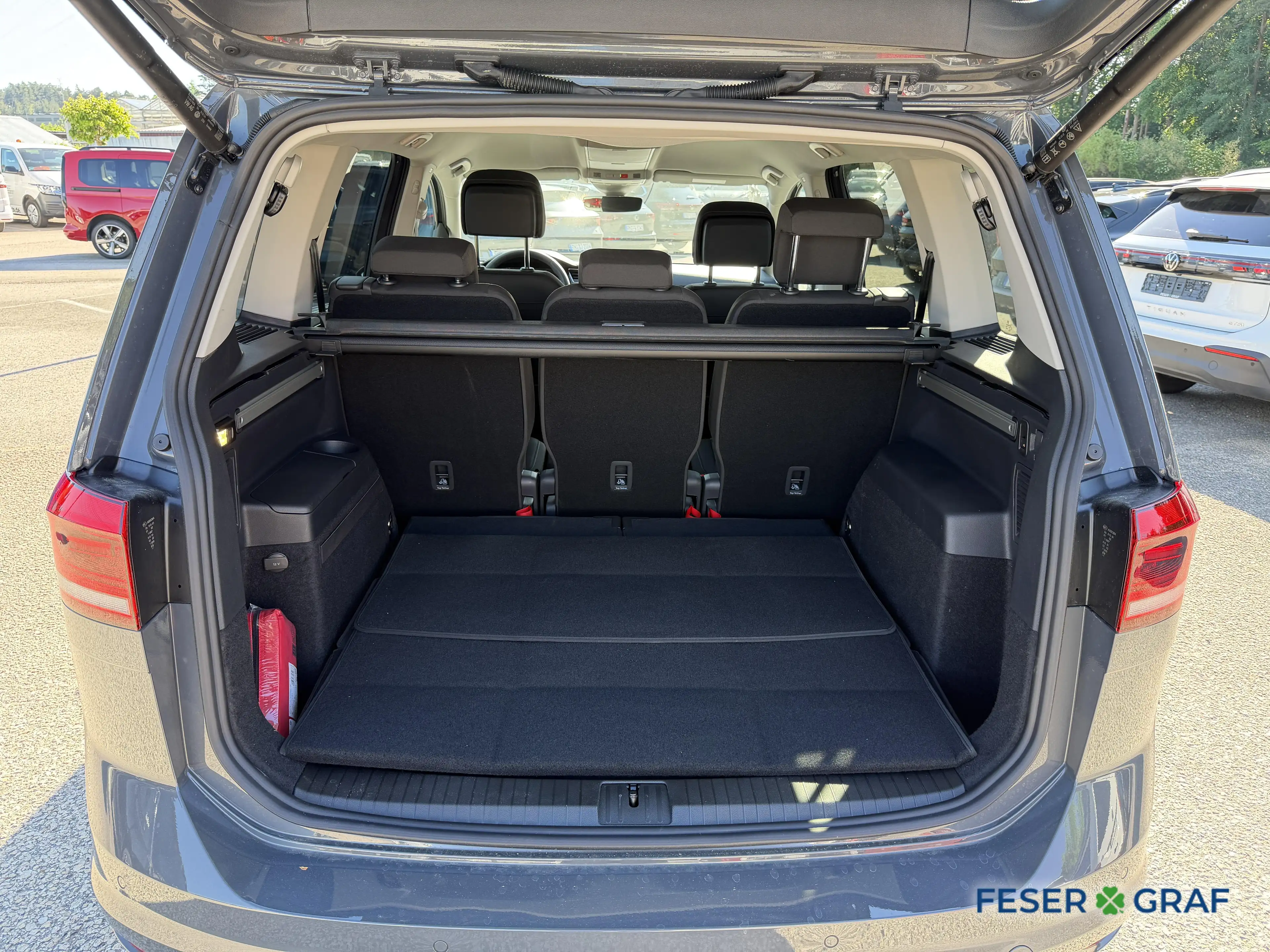 Volkswagen Touran 1,5 TSI DSG Highline BLACK NAVI KAM AHK — photo 7