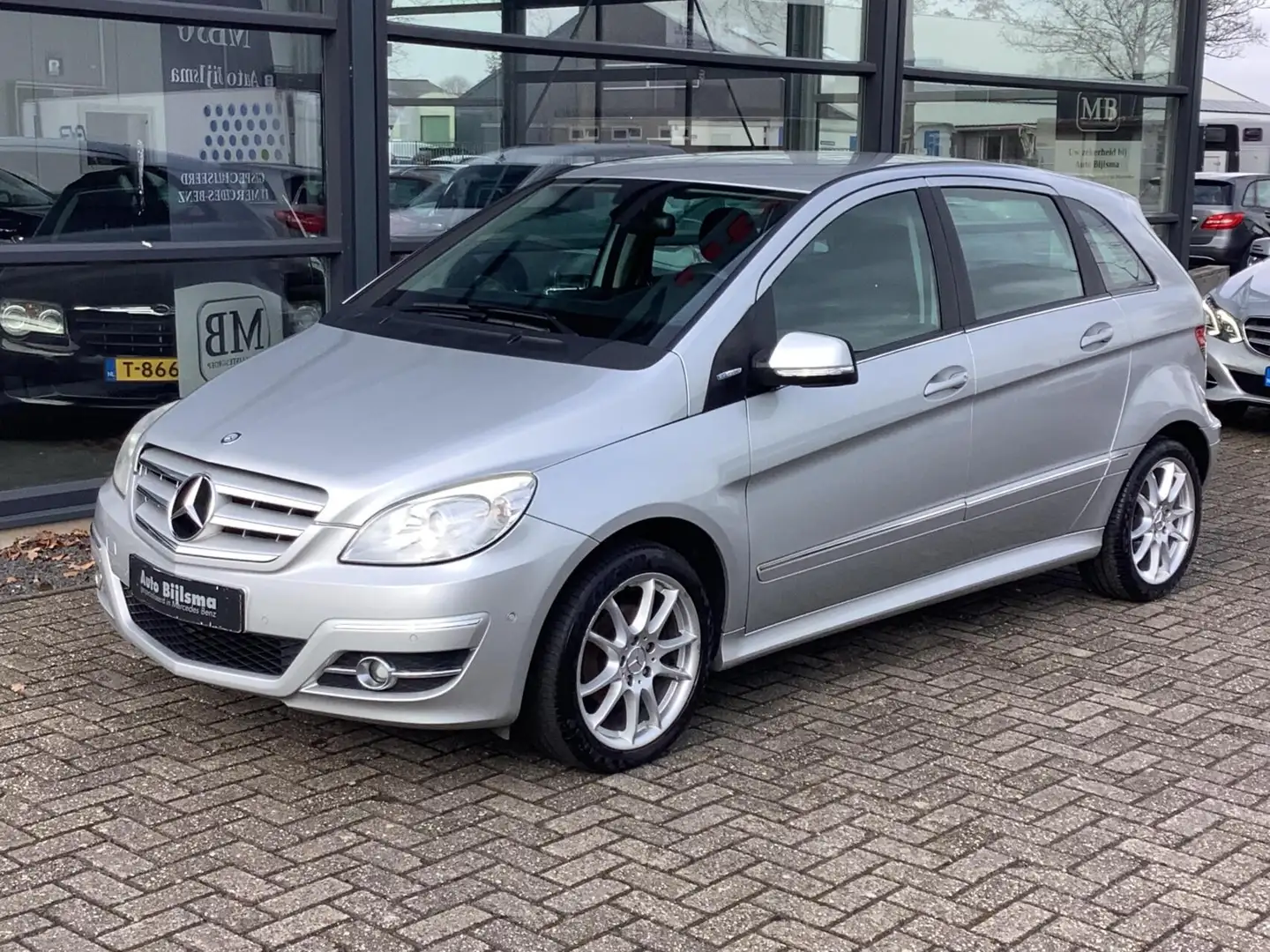 Mercedes-Benz B 180 BlueEFFICIENCY, parkeersensoren, airco, Grau - 2
