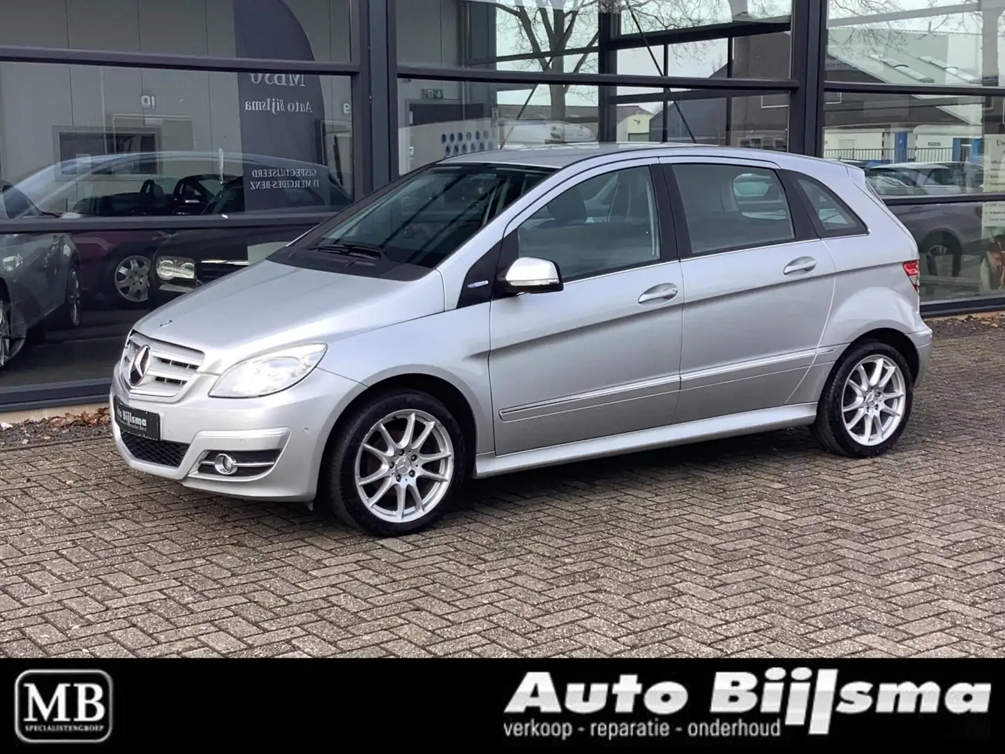 Mercedes-Benz B 180 BlueEFFICIENCY, parkeersensoren, airco, Grau - 1