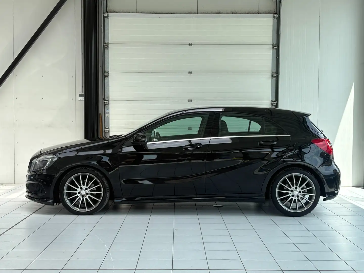 Mercedes-Benz A 180 A 180 CDI *AMG * XENON * CUIR * GPS * JANTES* Zwart - 2