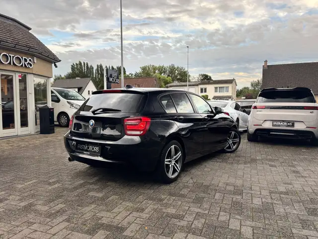 BMW 1 Series view 3