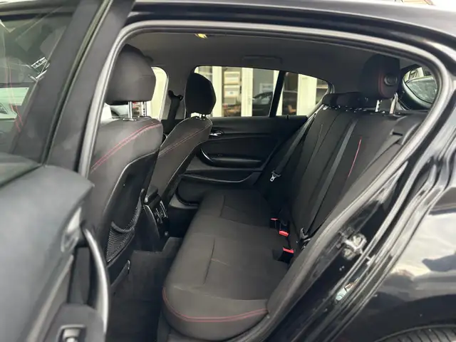 BMW 1 Series view 11