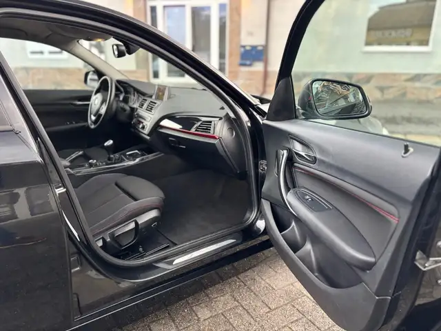BMW 1 Series view 6