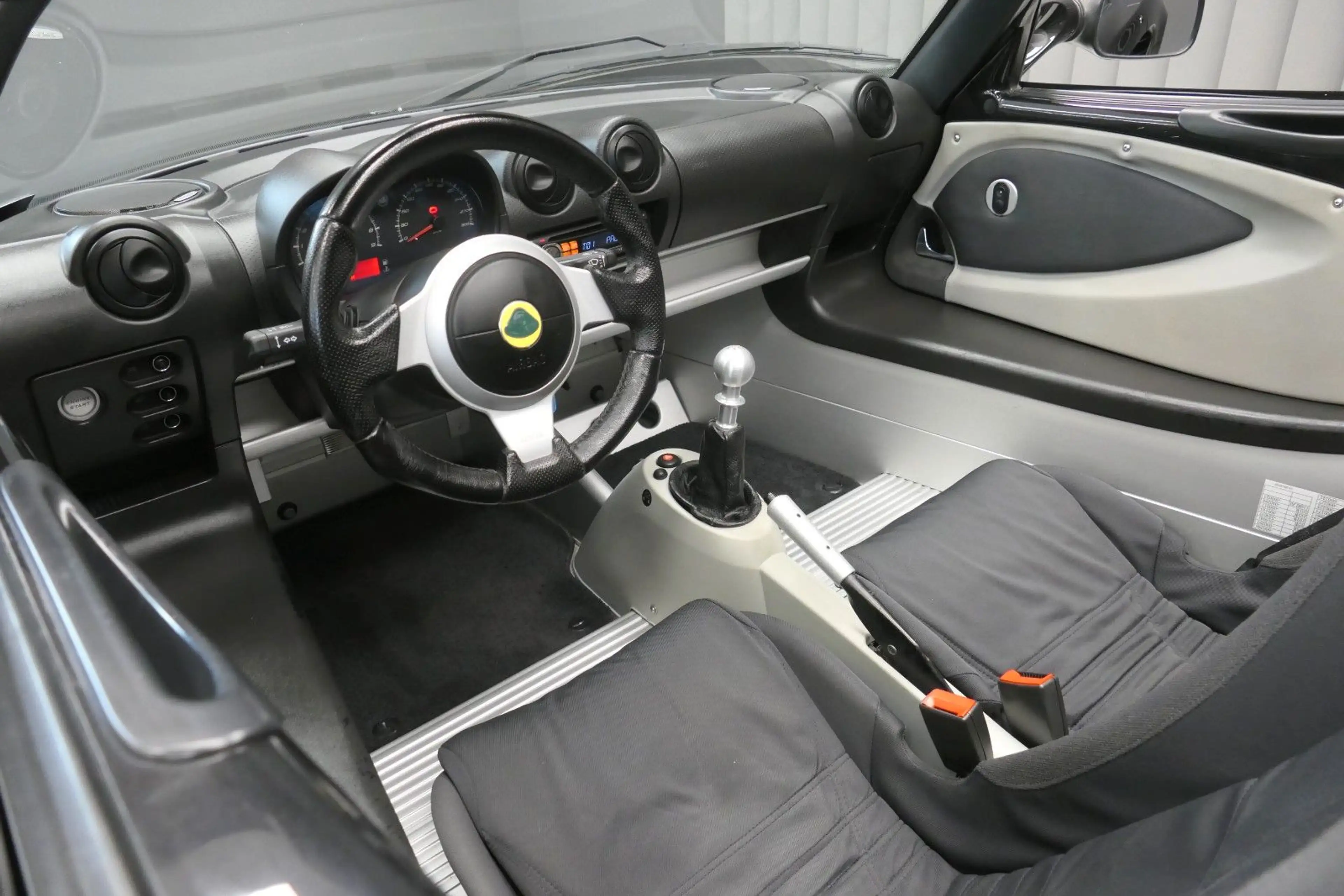 Lotus Elise 111R schwarz/schwarz orig.LHD — photo 12