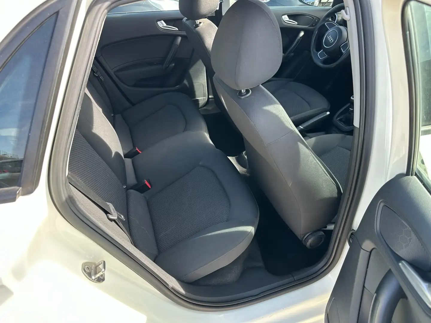 Audi A1 1.6 TDI Ambition Blanc - 1