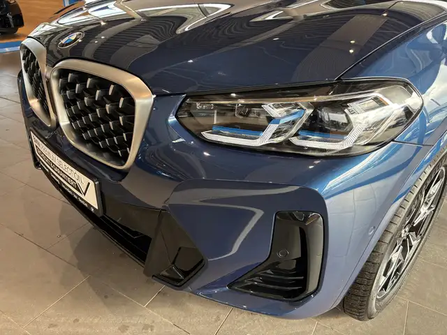 BMW X4 view 10