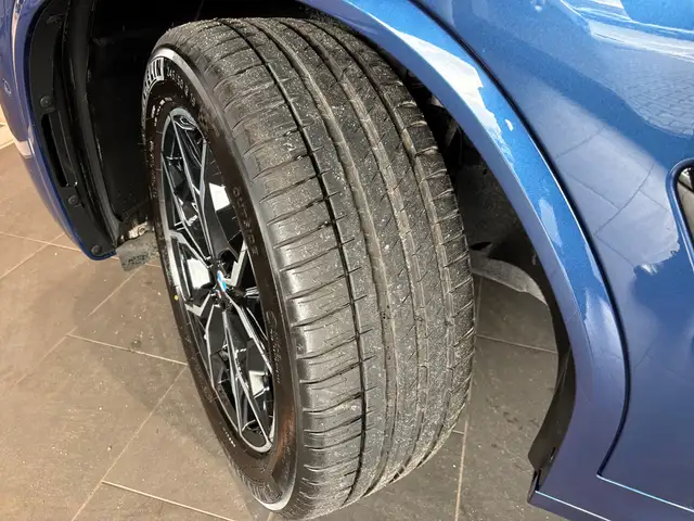 BMW X4 view 4