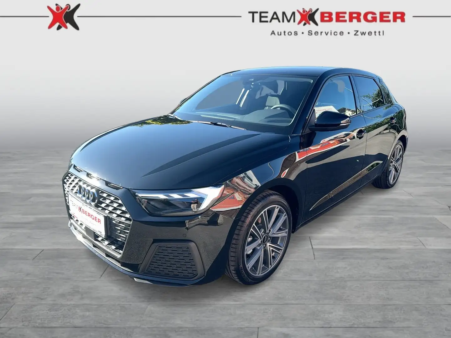 Audi A1 30 TFSI intense Schwarz - 1