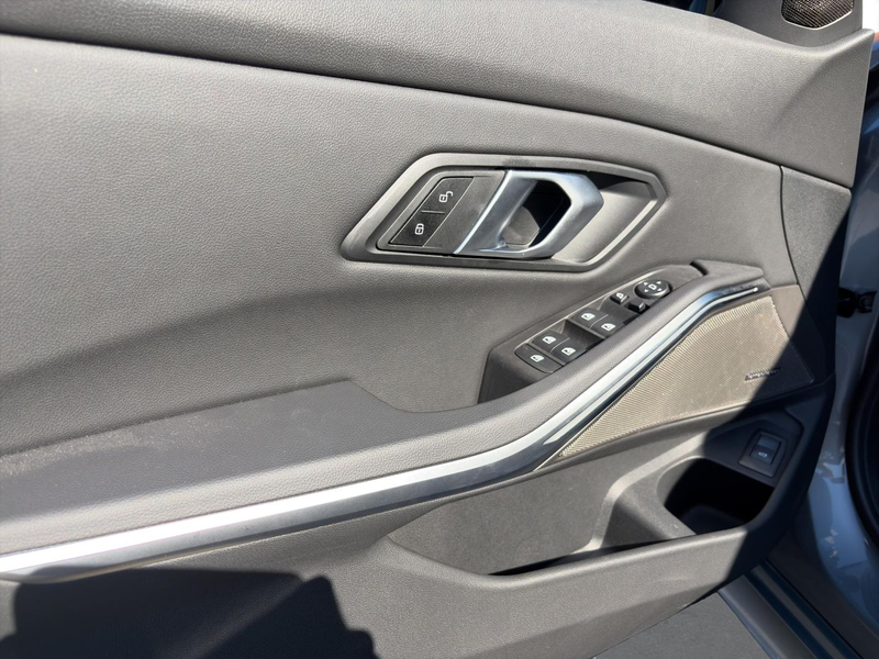 BMW 320 d xDrive Touring M Sport PRO 19" eAHK Head... — photo 14