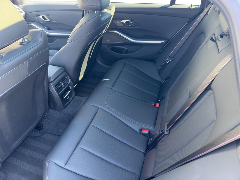 BMW 320 d xDrive Touring M Sport PRO 19" eAHK Head... — photo 15