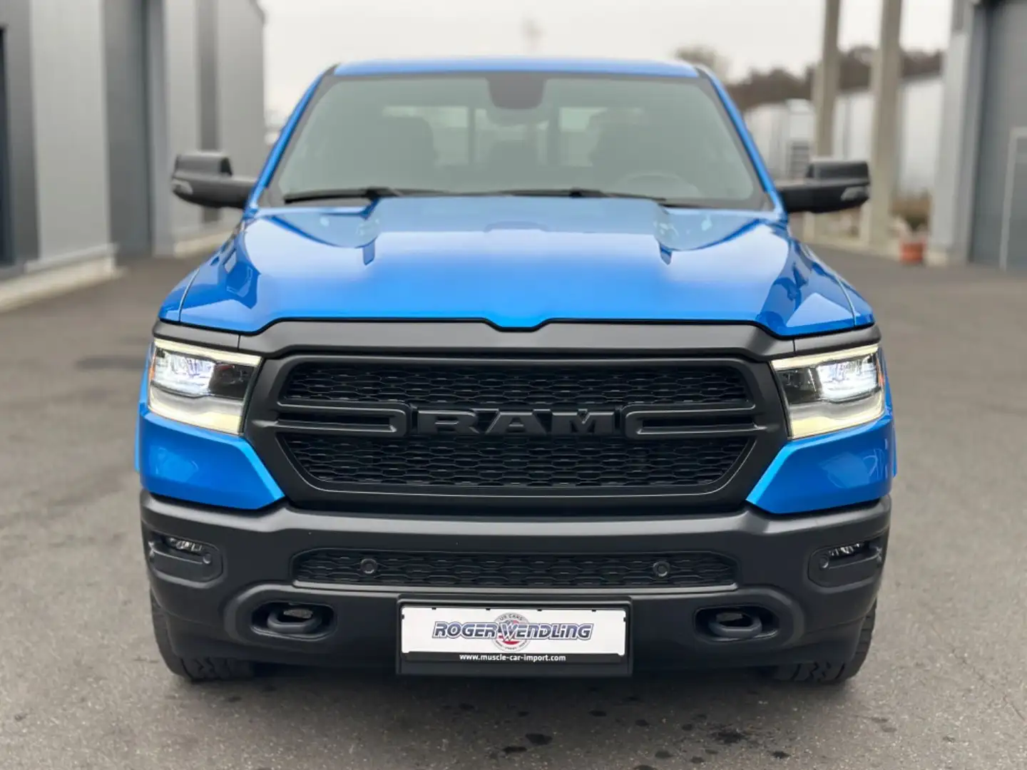 Dodge RAM BUILT TO SERVE 5,7 LPG AHK 6 SITZE SCHECKHEF Blau - 2