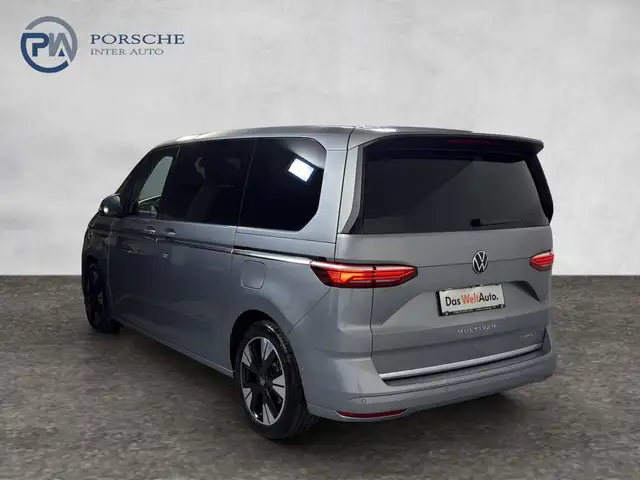 Volkswagen Multivan view 4