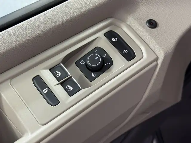 Volkswagen Multivan view 13
