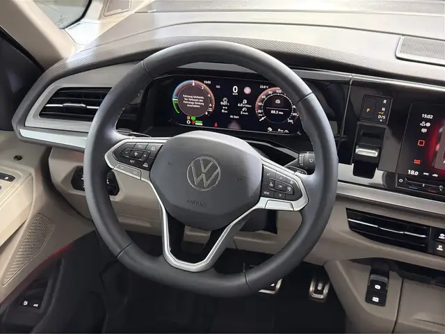 Volkswagen Multivan view 8
