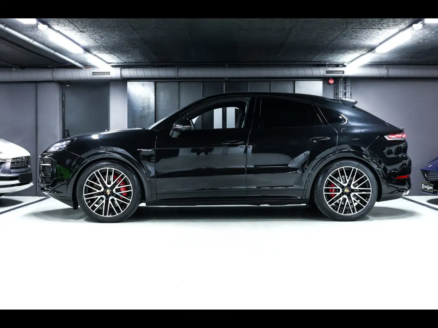 Porsche Cayenne S COUPE E-HYBRID°SPORTDESIGN°DISPLAY°AHK°FULL PPF Noir - 2