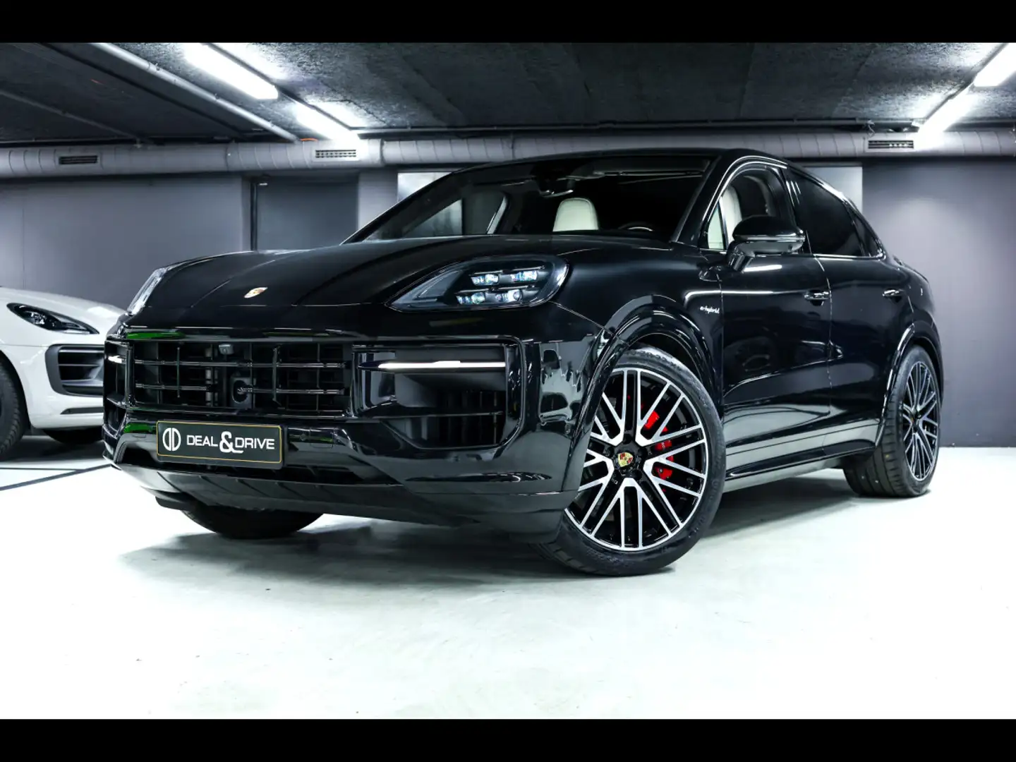 Porsche Cayenne S COUPE E-HYBRID°SPORTDESIGN°DISPLAY°AHK°FULL PPF Noir - 1