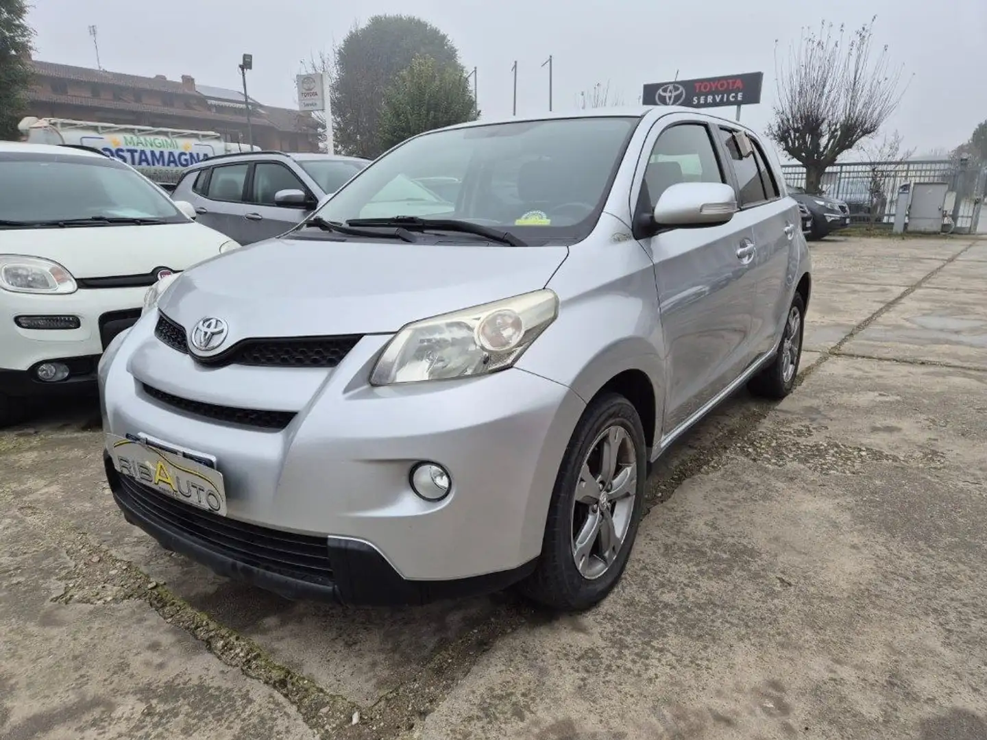 Toyota Urban Cruiser 1.4 D-4D AWD Active X Argintiu - 2