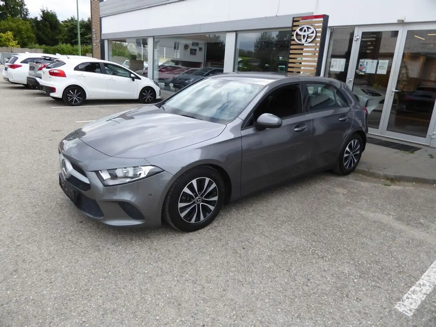 Mercedes-Benz A 180 d Aut. *KAMERA*AHK*NAVI* Grau - 2