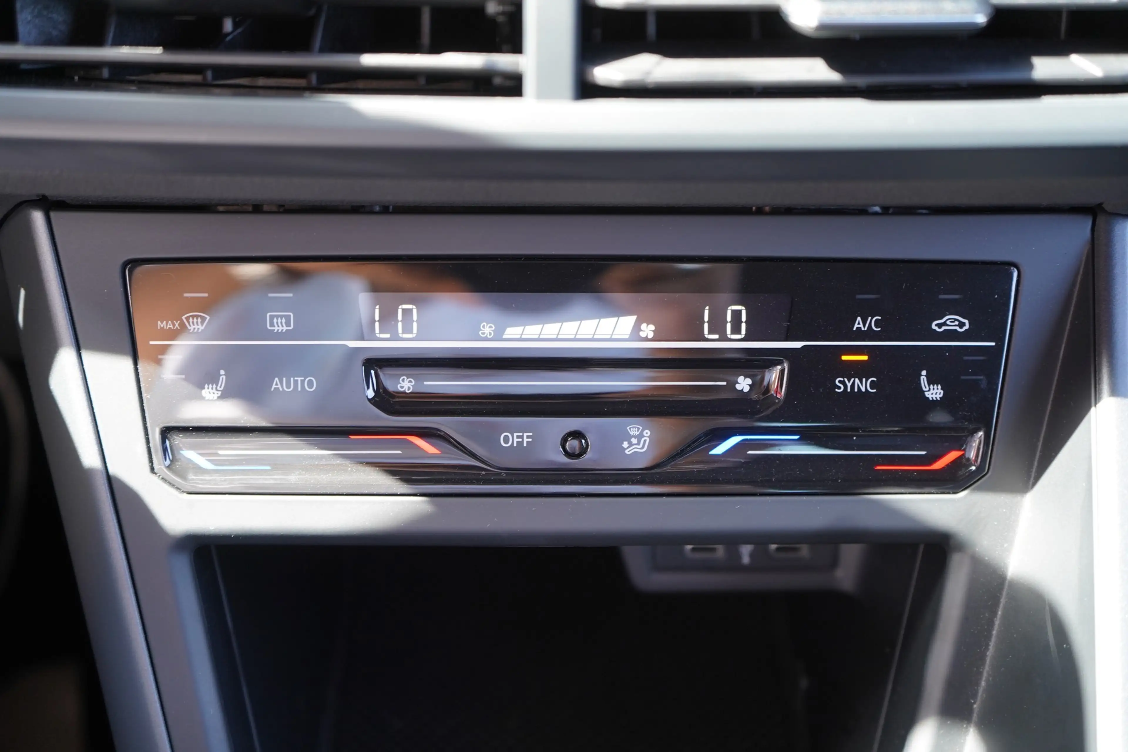 Volkswagen Taigo 1.5 16V TSI R-Line DSG ACC App Connect DAB — photo 16