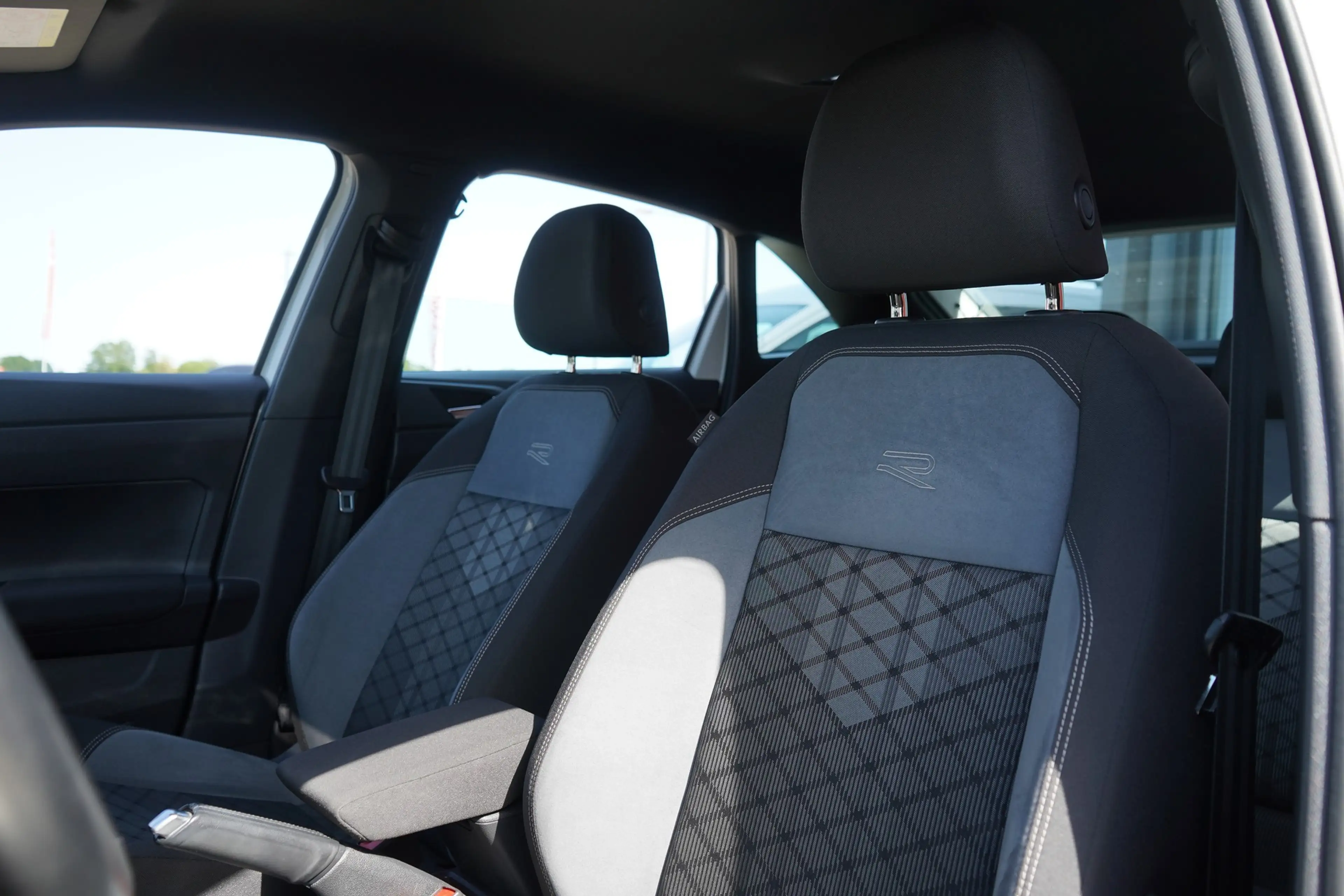 Volkswagen Taigo 1.5 16V TSI R-Line DSG ACC App Connect DAB — photo 10