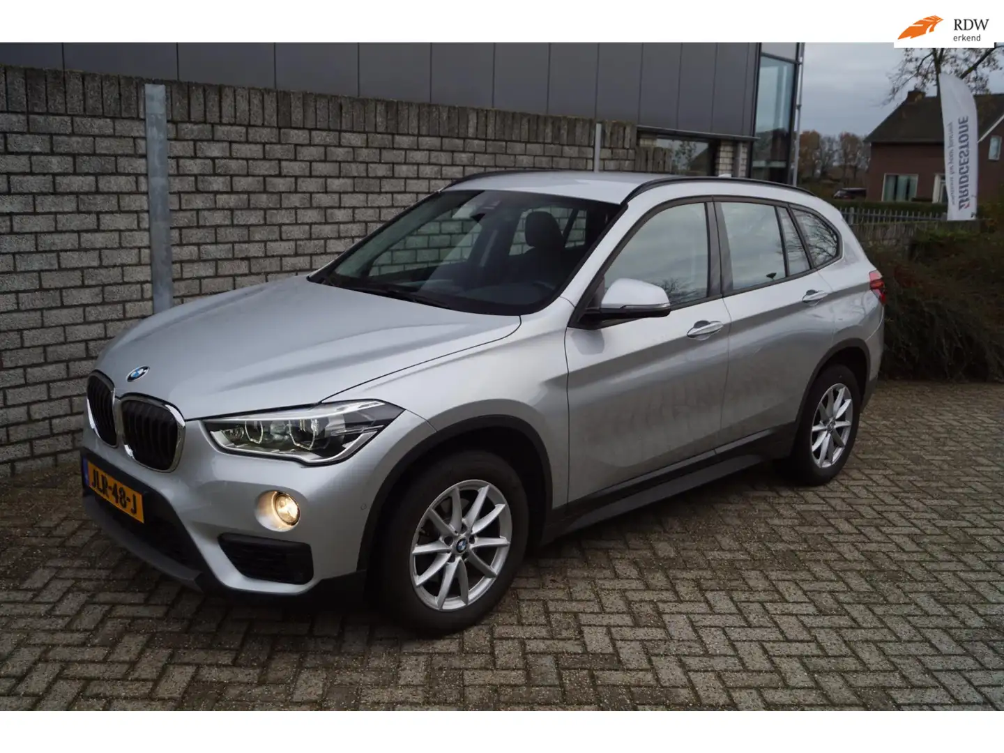 BMW X1 S-Drive18i Executive Edition Autom Leder Stoelverw Šedá - 1