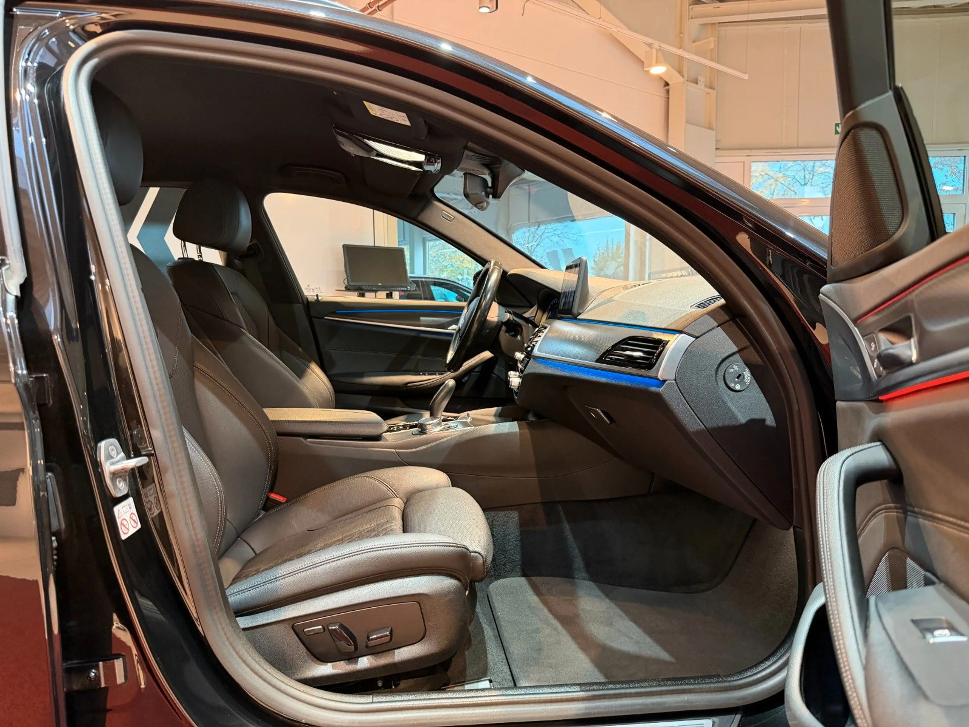 BMW 530 e Touring M-Sport *LED*Virtual*Navi*Kamera* — photo 11