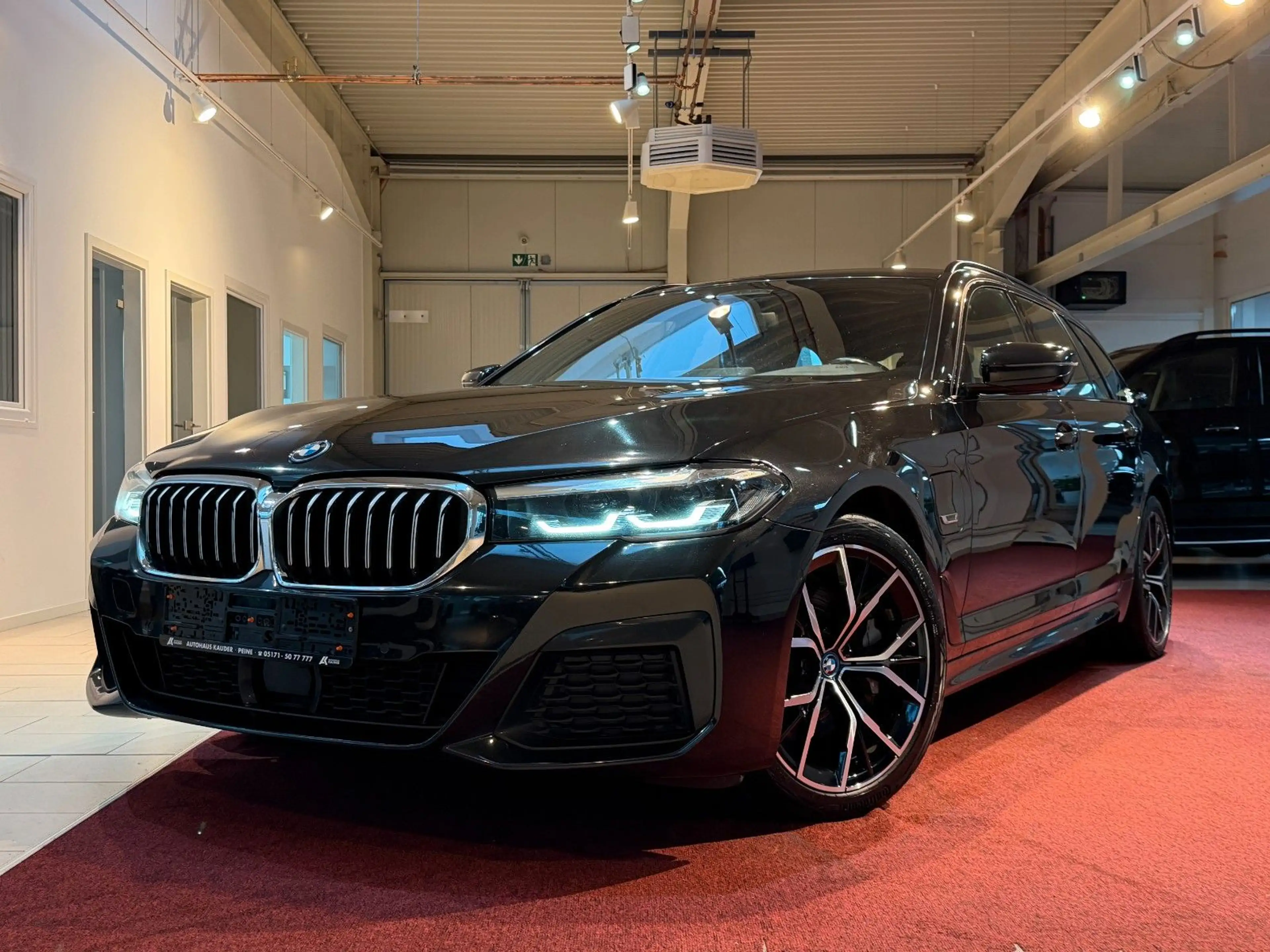 BMW 530 e Touring M-Sport *LED*Virtual*Navi*Kamera* — photo 3