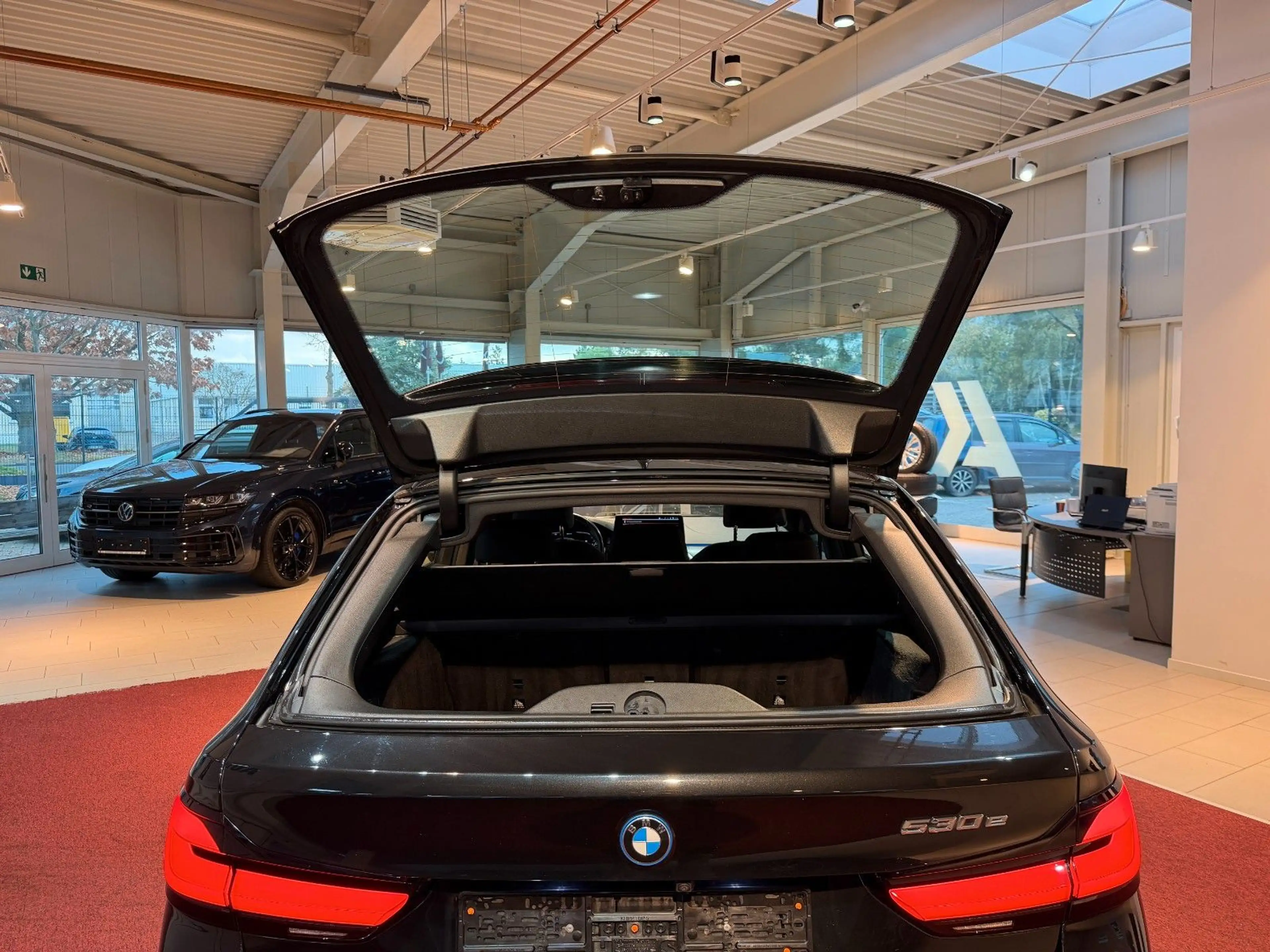 BMW 530 e Touring M-Sport *LED*Virtual*Navi*Kamera* — photo 10
