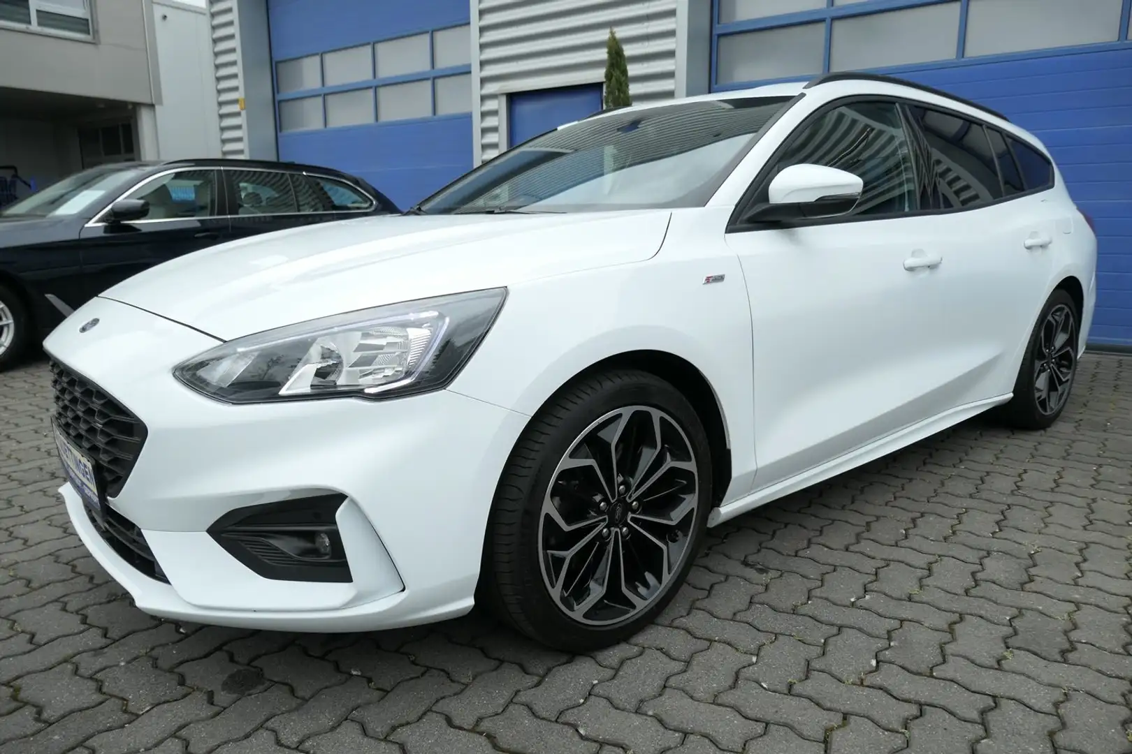Ford Focus Turnier 1.5 EcoBoost Aut. ST-LINE Top Zustand! Weiß - 1