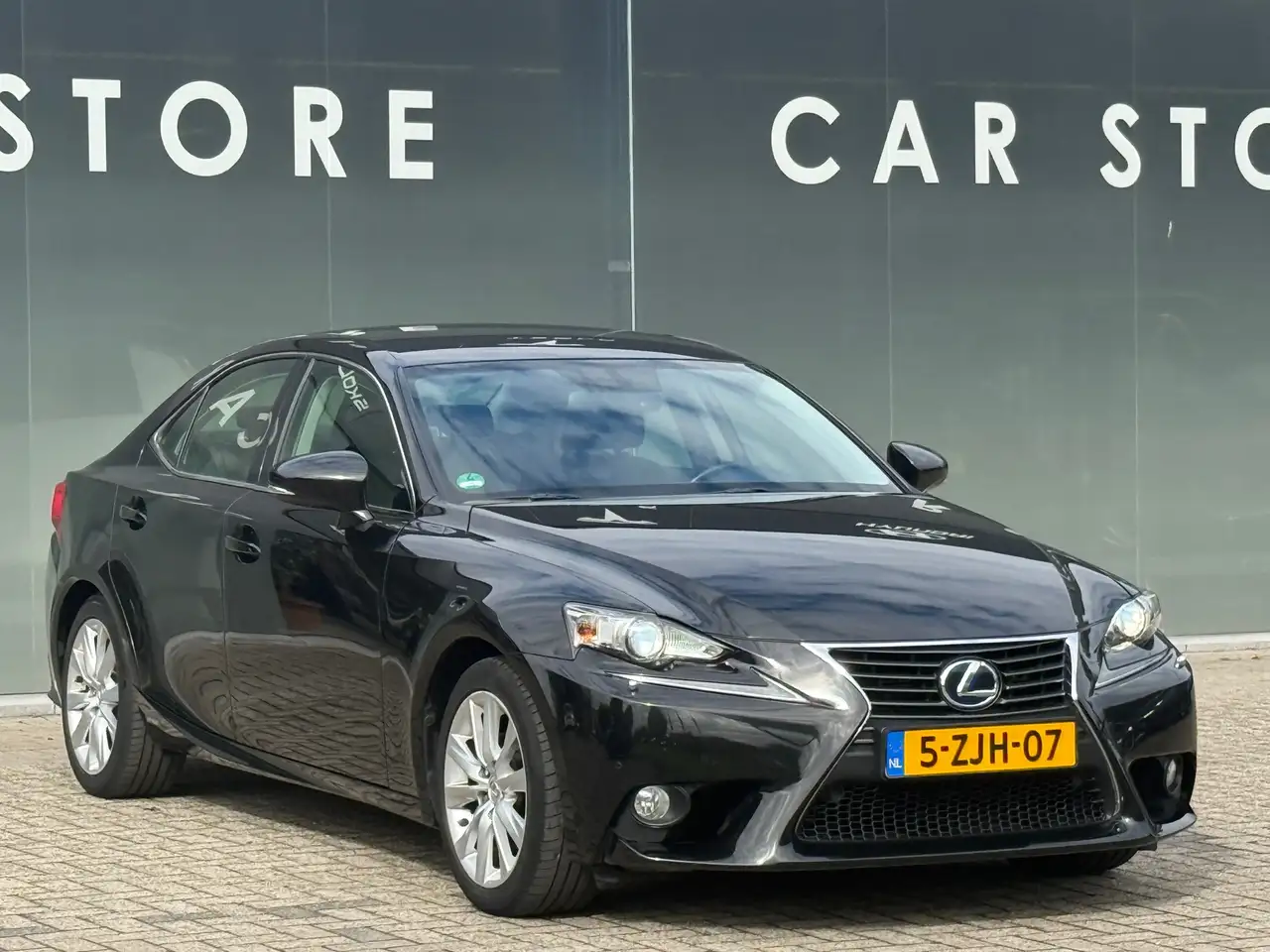 LEXUS IS 300H 181ch - BVA - GPS - CAMÉRA DE RECUL - DEMI-CUIR - RADARS DE STATIONNEMENT