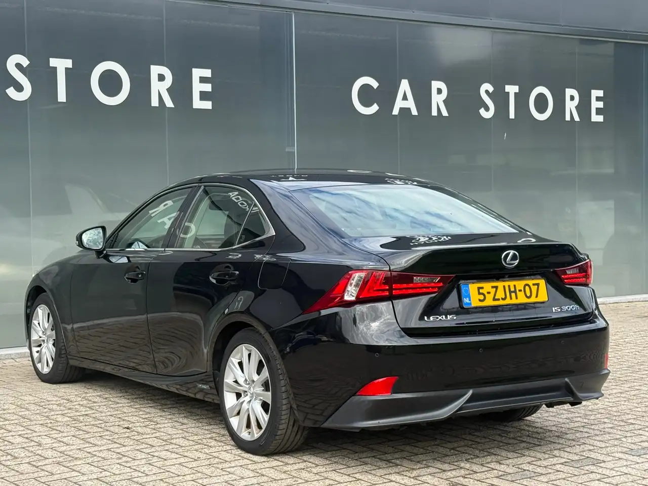 LEXUS IS 300H 181ch - BVA - GPS - CAMÉRA DE RECUL - DEMI-CUIR - RADARS DE STATIONNEMENT
