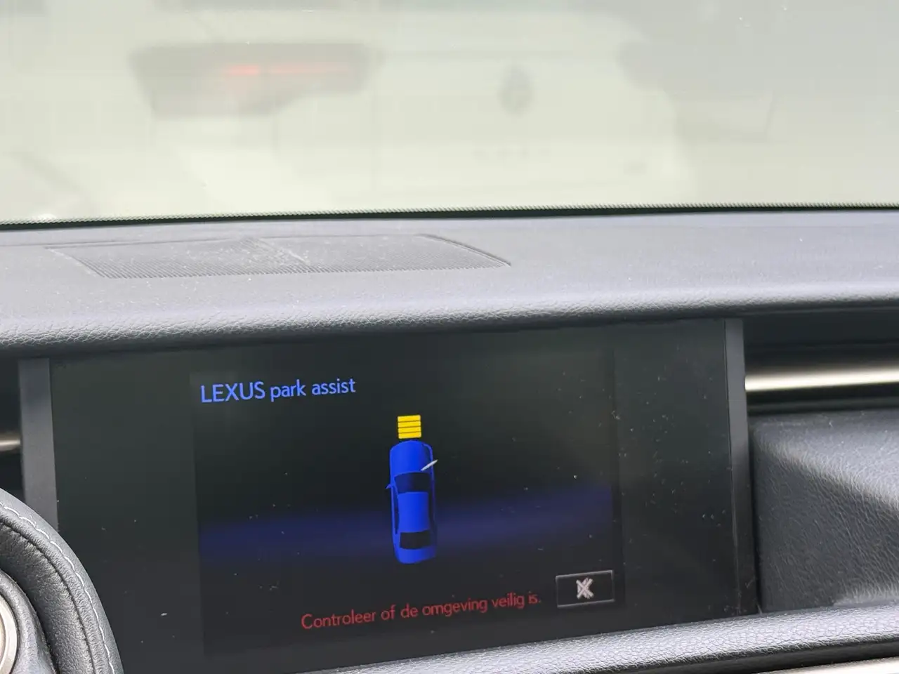 LEXUS IS 300H 181ch - BVA - GPS - CAMÉRA DE RECUL - DEMI-CUIR - RADARS DE STATIONNEMENT