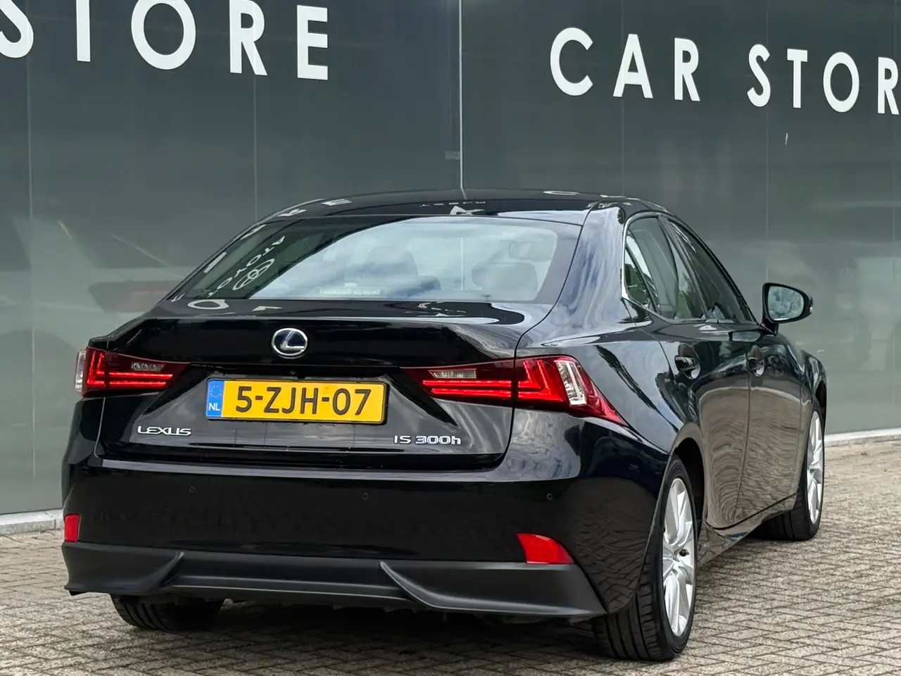 LEXUS IS 300H 181ch - BVA - GPS - CAMÉRA DE RECUL - DEMI-CUIR - RADARS DE STATIONNEMENT