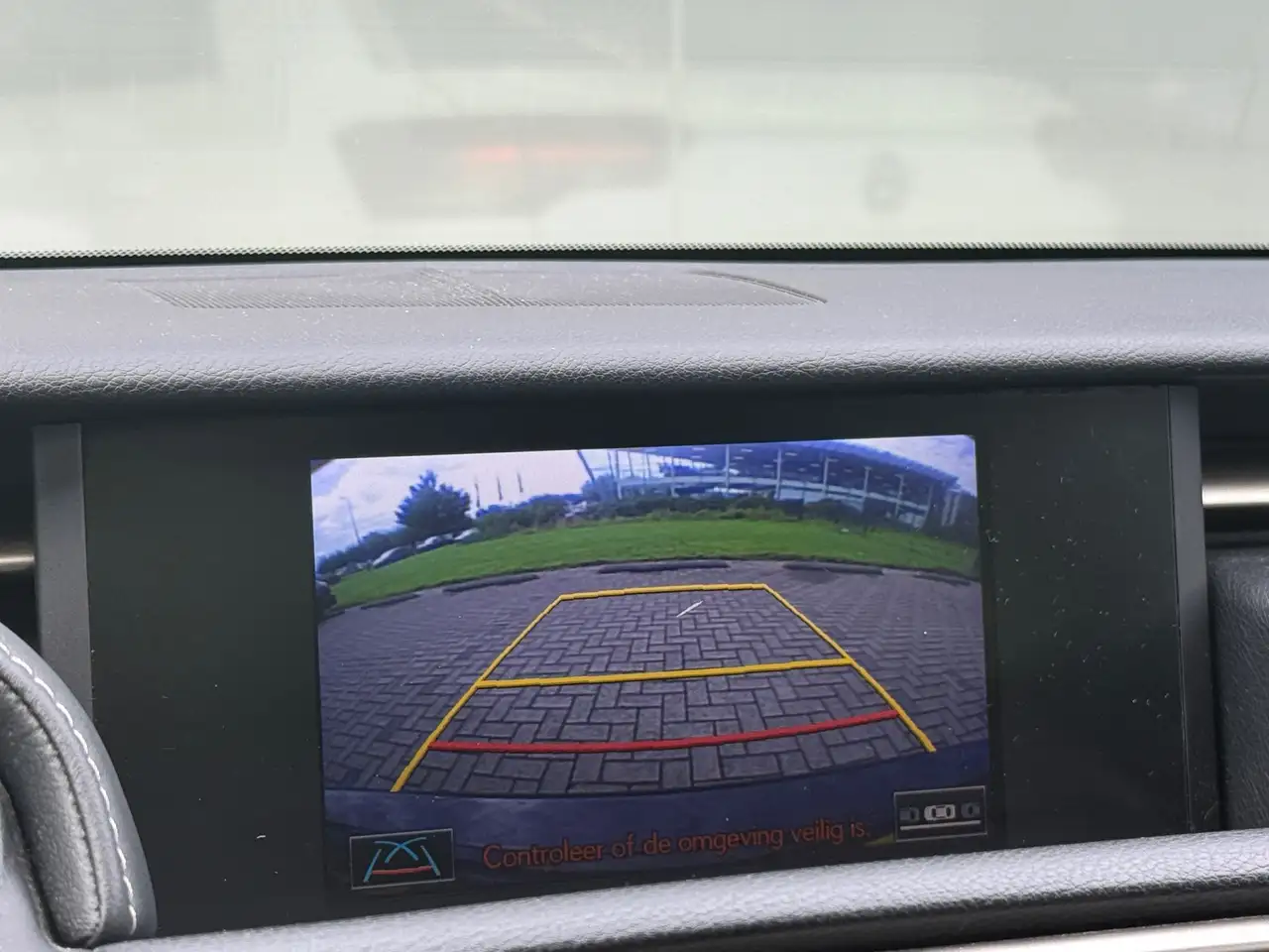 LEXUS IS 300H 181ch - BVA - GPS - CAMÉRA DE RECUL - DEMI-CUIR - RADARS DE STATIONNEMENT